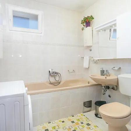 Apartamento With A Parking Space Kastel Luksic, - 22469 Kaštela