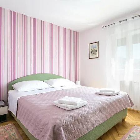 Apartamento With A Parking Space Kastel Luksic, - 22469 Kaštela