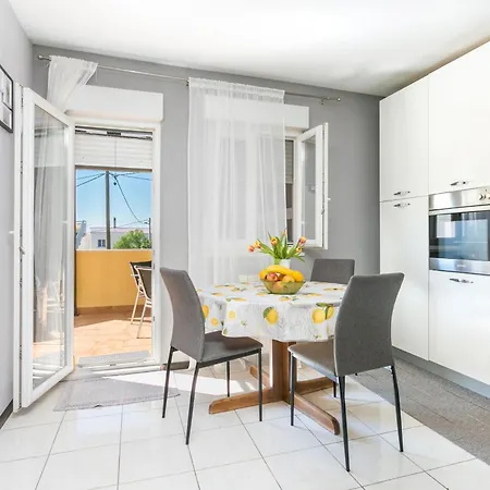 Apartamento With A Parking Space Kastel Luksic, - 22469 Kaštela